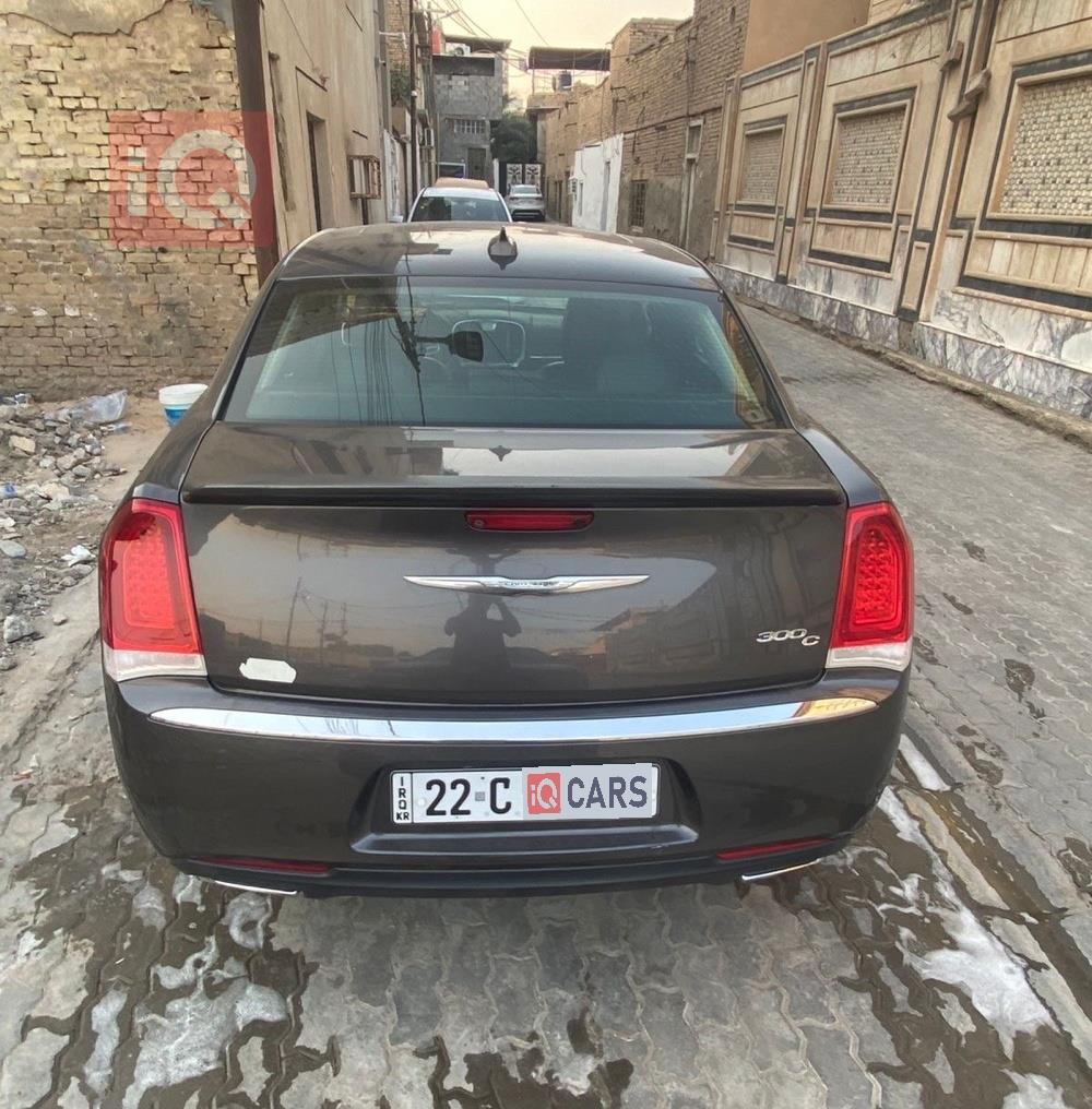 کرایسلەر 300